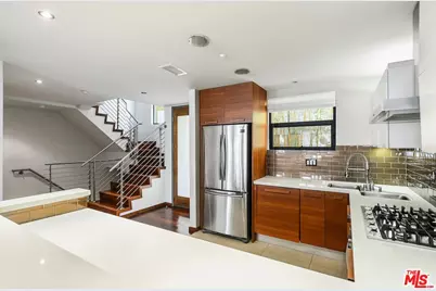 914 14th St #103, Santa Monica, CA 90403 - Photo 1