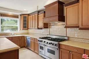 22716 Sylvan St, Woodland Hills, CA 91367 - Photo 11