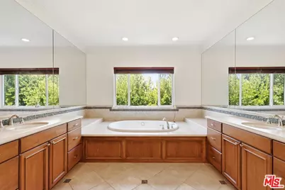 22716 Sylvan St, Woodland Hills, CA 91367 - Photo 27