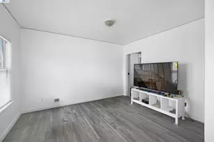 2121 17th Ave, Oakland, CA 94606 - Photo 9
