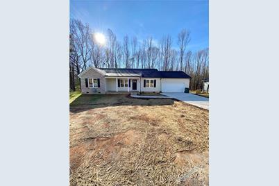 226 S Cleo Avenue - Photo 1