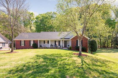 7016 Cheyenne Dr, Charlotte, NC 28262 - MLS 4020197 - Coldwell Banker