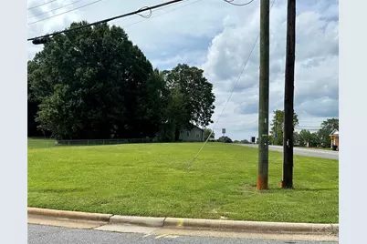 158 Lenoir Rhyne Boulevard SE, Hickory, NC 28602 - Photo 1