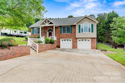 4214 10th Street Place NE, Hickory, NC 28601 - Photo 1