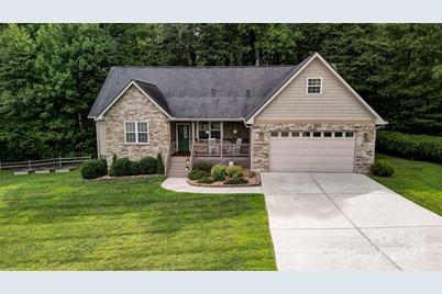 264 N Crab Meadow Drive, Hendersonville, NC 28739 - Photo 1