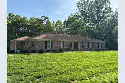 370 21st Avenue NW, Hickory, NC 28601 - Photo 1