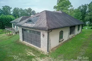 110 E Glenwood Ln, Hendersonville, NC 28792 - Photo 1