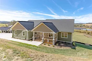 337 Maple Knl Dr, Hendersonville, NC 28792 - Photo 1