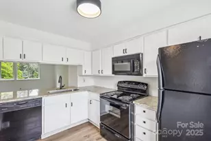 9424 Lexington Cir, Charlotte, NC 28213 - Photo 1