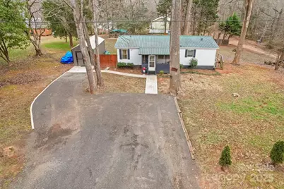 3510 Oakwood Avenue, Claremont, NC 28610 - Photo 1