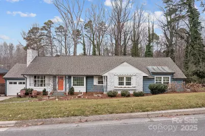 390 N Oakwood Drive, Statesville, NC 28677 - Photo 1