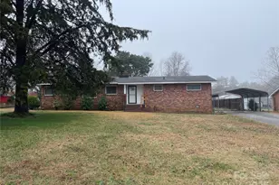 208 Belvue Dr, Union, SC 29379 - Photo 1