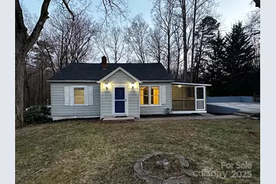 424 20th Avenue NE, Hickory, NC 28601 - Photo 1