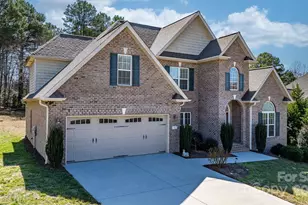 3815 10th St NE, Hickory, NC 28601 - Photo 1