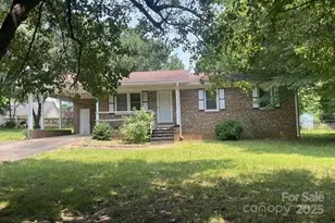 1327 1/2 Crestview Dr, Shelby, NC 28150 - Photo 1