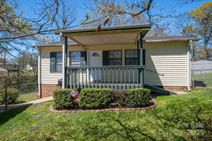 300 Bell St, Mount Holly, NC 28120 - Photo 1