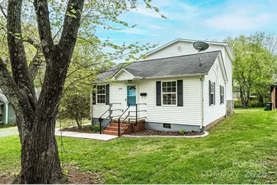 390 15th Avenue NE, Hickory, NC 28601 - Photo 1