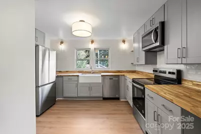 300 N Ervin Avenue, Newton, NC 28658 - Photo 1