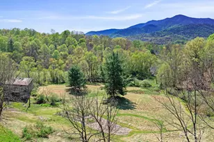 118 Boone St, Burnsville, NC 28714 - Photo 1