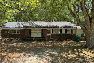 383 Isgett Cir, Cheraw, SC 29520 - Photo 1