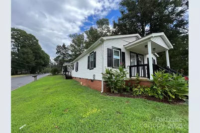 621 W Iredell Avenue, Mooresville, NC 28115 - Photo 1