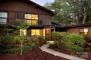 106 Laurelwood Cir W, Hendersonville, NC 28791 - Photo 1