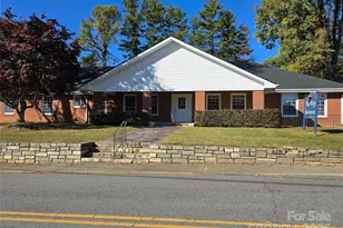 913 9th Ave W, Hendersonville, NC 28791 - Photo 1