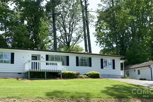 7 Lakewood Rd, Hendersonville, NC 28792 - Photo 1