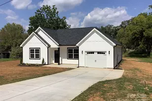 302 W 2nd St, Lowell, NC 28098 - Photo 1