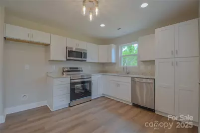 407 Chambers Street, Statesville, NC 28677 - Photo 1