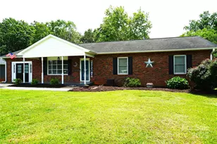 1958 19th Ave Dr NE, Hickory, NC 28601 - Photo 1