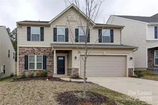 5620 Selkirkshire Rd, Charlotte, NC 28278 - Photo 1