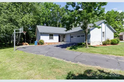 2011 20th Street Place NE, Hickory, NC 28601 - Photo 1