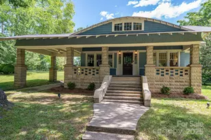 409 S Grove St, Lincolnton, NC 28092 - Photo 1