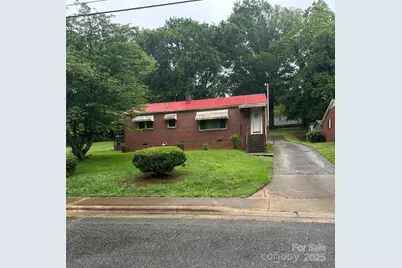 127 S Caldwell Avenue, Newton, NC 28658 - Photo 1