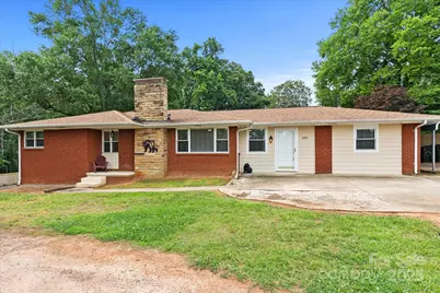 1810 13th Avenue NE, Hickory, NC 28601 - Photo 1