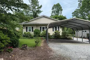 526 Ehringhaus St, Hendersonville, NC 28739 - Photo 1