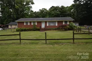 908 Ravendale Dr, Charlotte, NC 28216 - Photo 1