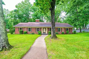 1304 5th St Cir NW, Hickory, NC 28601 - Photo 1