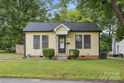 1425 3rd Street Place NE, Hickory, NC 28601 - Photo 1
