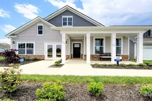 33 Silverthorne Ct, Hendersonville, NC 28792 - Photo 1