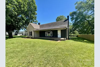 614 E Main Avenue, Taylorsville, NC 28681 - Photo 1