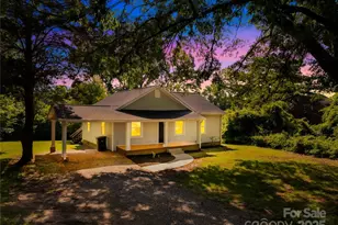 1528 Avondale Dr, Statesville, NC 28625 - Photo 1