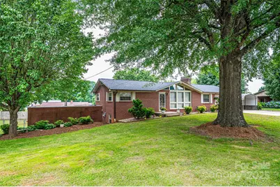 2836 20th Street Lane NE, Hickory, NC 28601 - Photo 1