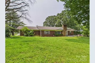 61 23rd Street NW, Hickory, NC 28601 - Photo 1