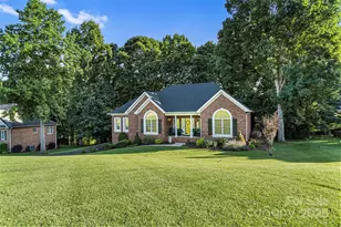 1622 Brookstone Dr, Hickory, NC 28602 - Photo 1