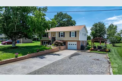 3651 16th Street NE, Hickory, NC 28601 - Photo 1