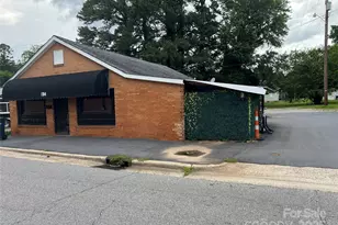 134 E 11th St, Newton, NC 28658 - Photo 1