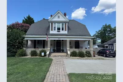 318 N Laurel Street N, Lincolnton, NC 28092 - Photo 1