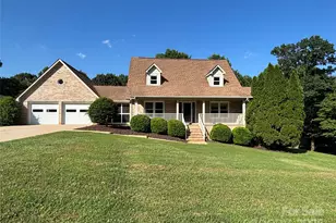 1335 33rd Ave Dr NE, Hickory, NC 28601 - Photo 1